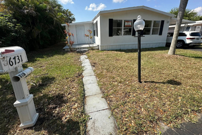 Mobile Home Remodelada com Lago – Coconut Creek, FL (22)