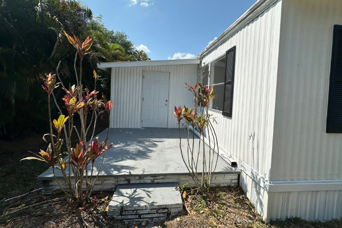 Mobile Home Remodelada com Lago – Coconut Creek, FL (23)