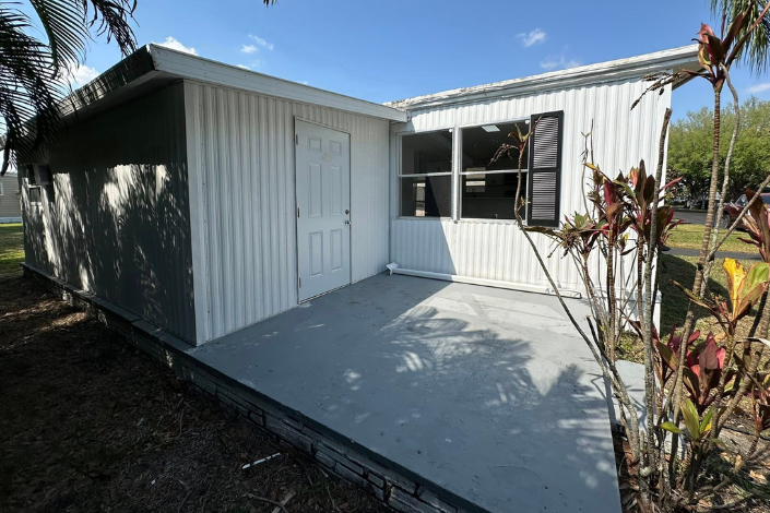 Mobile Home Remodelada com Lago – Coconut Creek, FL (25)